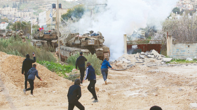 Batı Şeria’da intifada taşları