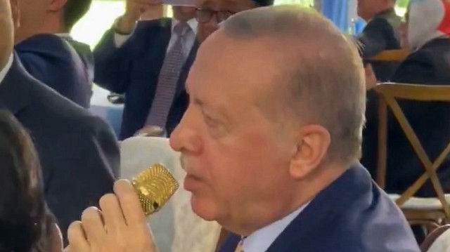 Cumhurbaşkanı Erdoğan Endonezya’da Mehter Marşı’na eşlik etti