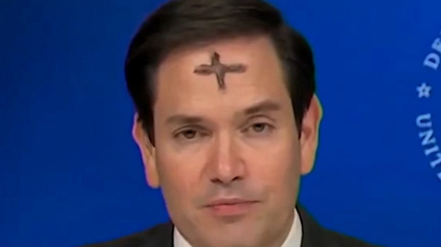 ABD Dışişleri Bakanı Marco Rubio alnında haç işareti ile televizyona çıktı