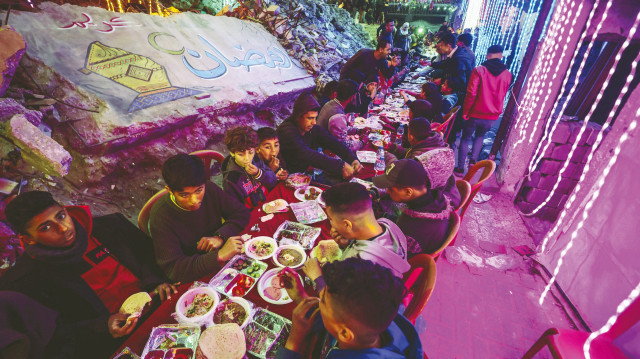 Enkazlar arasında Gazze’de ilk sahur