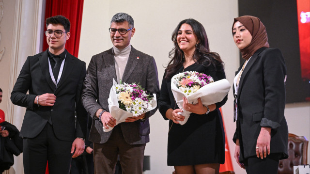 Milli atıcılar Şevval İlayda Tarhan ve Yusuf Dikeç öğrencilerle bir araya geldi