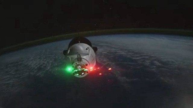 NASA astronotu Dragon kapsülünün uzay istasyonuna kenetlendiği anı paylaştı