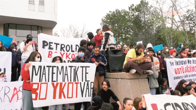 Okulda boykot zorbalığı: Derse giren öğrenciye baskı
