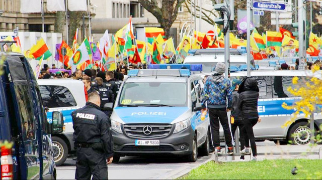 Parayı yöneten silah tutandan farklı değil
