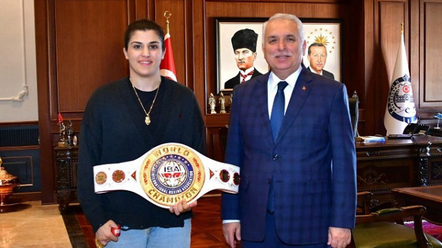 Trabzon Valisi Aziz Yıldırım Dünya şampiyonu Busenaz Sürmeneli’yi kabul etti