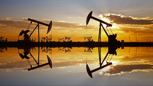 Yedi haftalık kayıp serisini kıran Brent petrol 70 dolar bandında denge arıyor