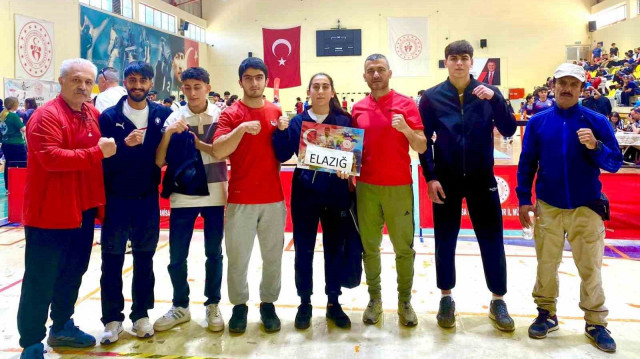 Bilek güreşinde Elazığ rüzgarı