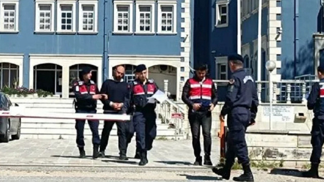 Eski vekilin oğlu annesini öldürdü