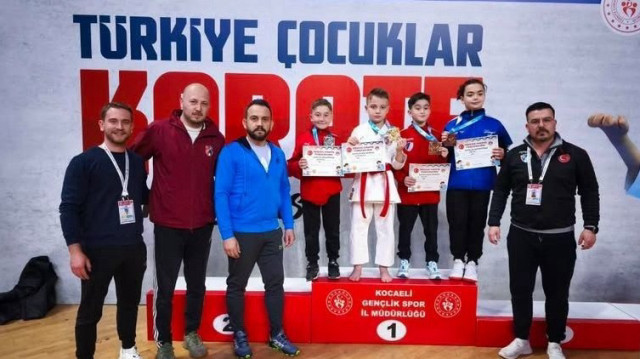 Karatede 3 madalya