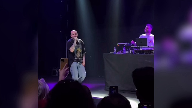 Türkiye düşmanı Ezhel Atina konserinde ‘zıplamayan Tayyipçi’ diye bağırdı