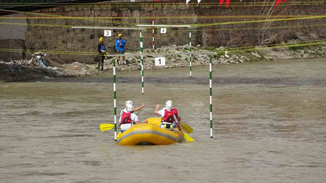 Türkiye Rafting Şampiyonası’nın ikinci gününde de heyecan doruktaydı