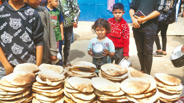 Yiyecekleri sadece küflü ekmek kaldı