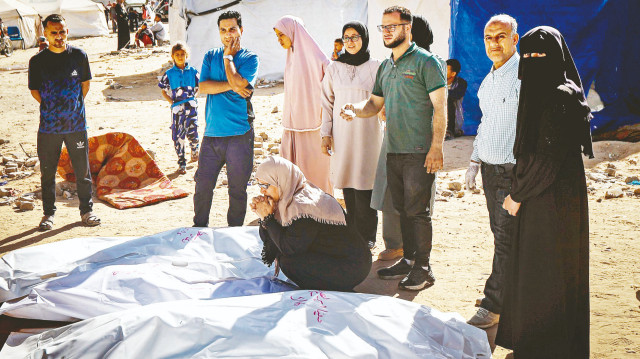 İki saatte 100 Filistinliyi katletti