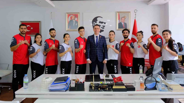 İşitme engelli tekvandoculardan Bahri Tanrıkulu’na ziyaret