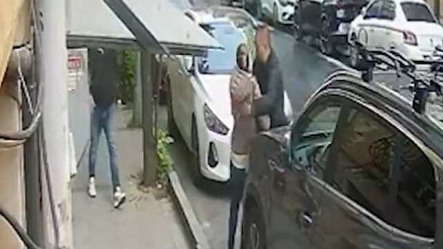 Kaçırmaya çalıştığı eski karısı direnince sokak ortasında katletti: Yürek yakan yardım çığlığı kameraya yansıdı