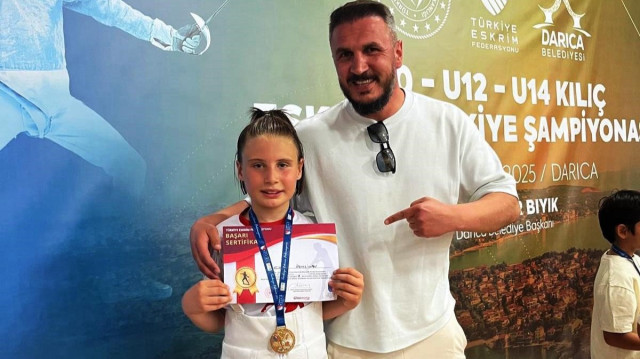 Minik eskrimci Cihangir gözünü olimpiyatlara dikti