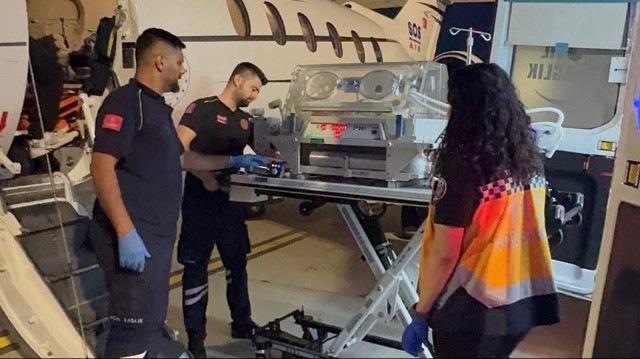 Hatay’da ambulans uçak 10 günlük bebek için havalandı