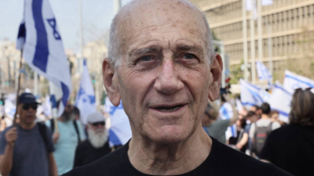 Eski İsrail Başbakanı’ndan açıklama: “Netanyahu, İran’a saldırılarla dikkati Gazze’den başka yöne çekmeyi başardı”