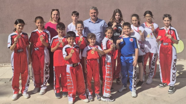 Gedizli kick boksçulardan İzmir Türkiye şampiyonası öncesi büyük başarı