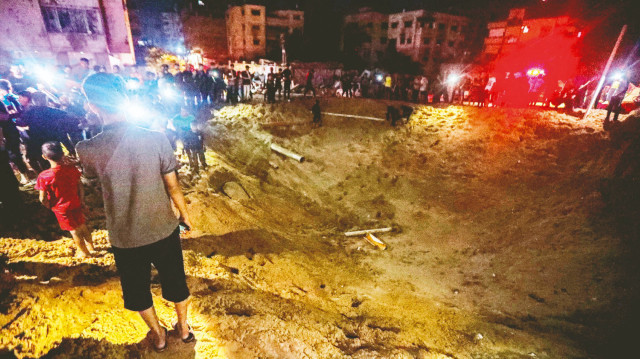 İsrail ‘Güvenli Bölge’yi vurdu: Çadırlarıyla toprağa gömüldüler