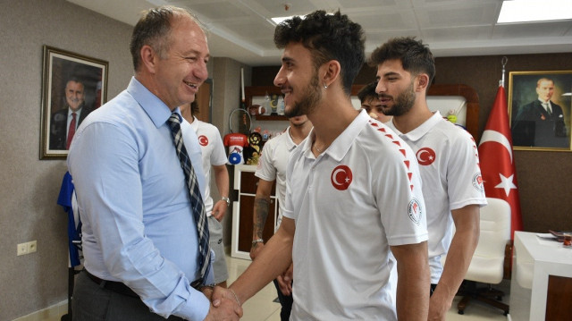 Levent Çakmur Short Track Olimpik Milli Takımı’nı ağırladı