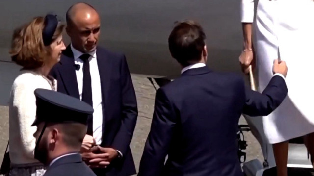 Macron çiftinde soğuk rüzgarlar: Brigitte Macron bu kez de Emmanuel Macron’un elini tutmadı