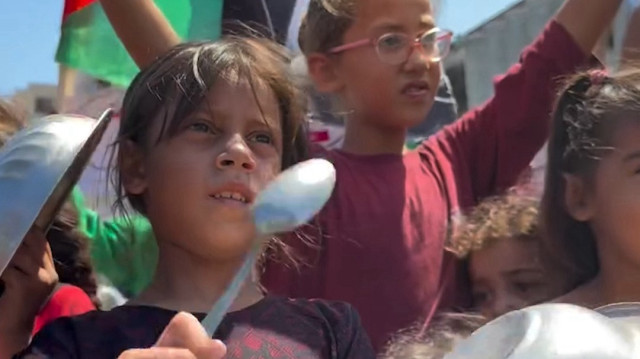 Açlıkla mücadele eden Gazzeli çocuklar seslerini dünyaya duyurmaya çalışıyor