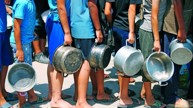 Açlıktan ölüm 300’e ulaştı