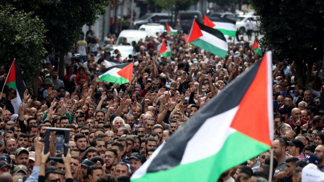 Batı Şeria’da onlarca kişi İsrail’i protesto etti