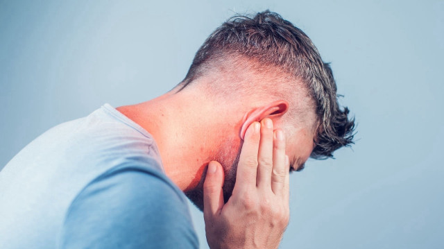 Bu belirtiler varsa doktora başvurun: Uzmanından kulak enfeksiyonu olanlara önemli uyarı