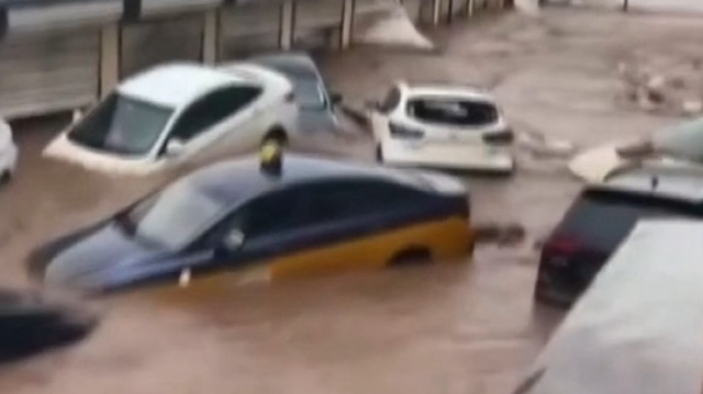 Çin’in başkenti Pekin’de sel faciası 30 can aldı: On binlerce insan yerinden oldu