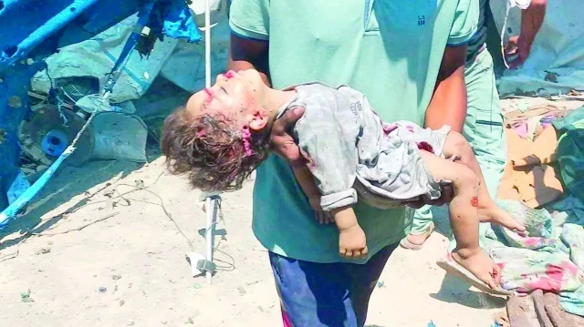 Fırında ekmek sırası bekleyenleri vurdu