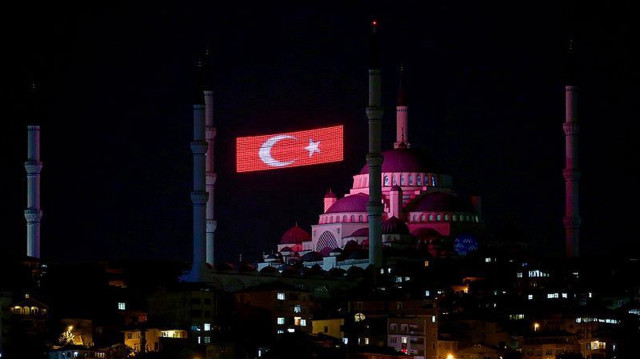 Gece yarısı Türkiye’de aynı anda yükselecek: 15 Temmuz’da sela ne zaman ve saat kaçta okunacak?