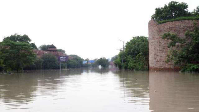Hindistan’da sel felaketi: 17 kişi öldü 75 kişi yaralandı
