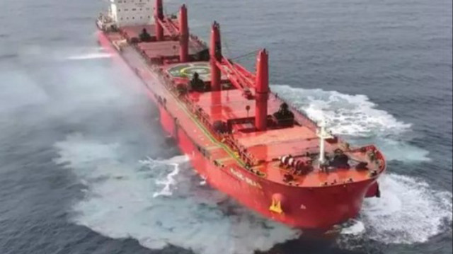 Husilerin batırdığı gemiden 10 mürettebat kurtarıldı