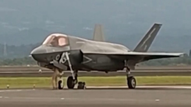 İngiltere’ye ait F-35B savaş uçağı Japonya’ya acil iniş yaptı