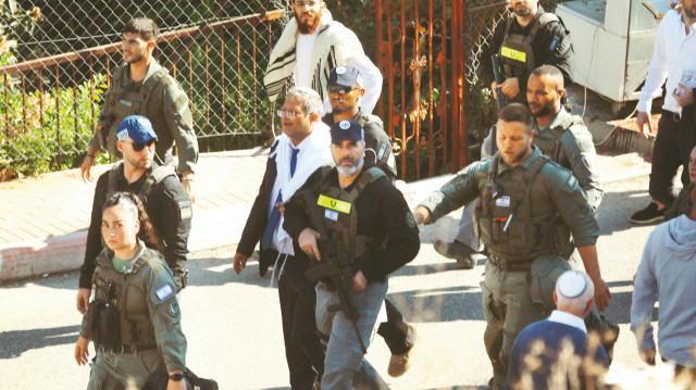 İstilacılardan milis güç kurdu