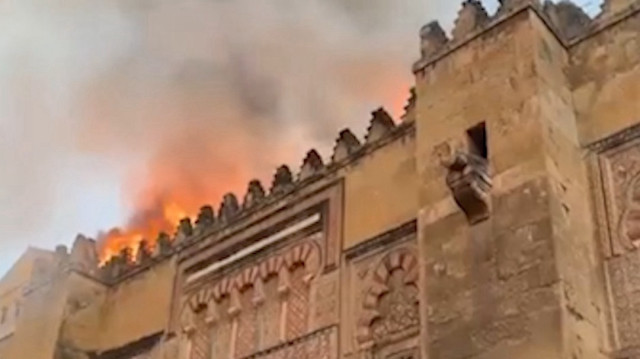 Kurtuba Cami-Katedrali’nde yangın