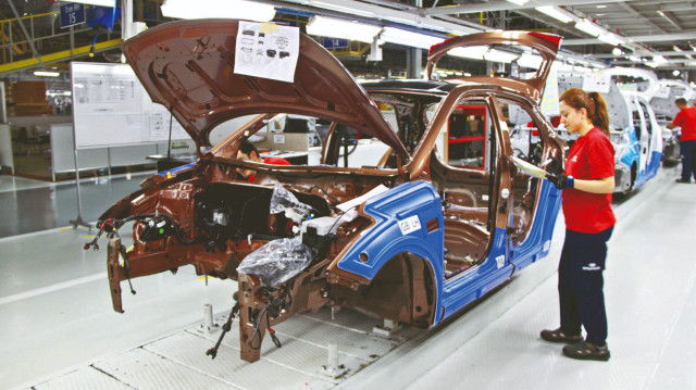 Otoda beş aylık dış ticaret açığı üç milyar dolar