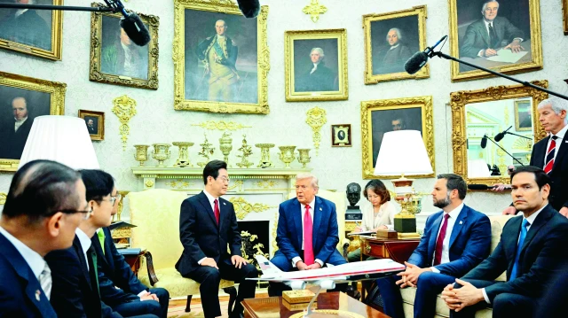 Oval Ofis’te Trump şâşaası