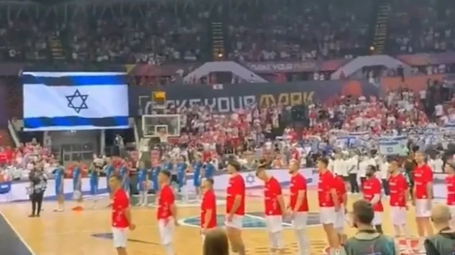 Polonyalı seyirciler Eurobasket 2025’te İsrail milli marşını yuhaladı: Zıplamayan İsrailli