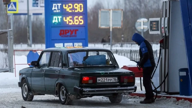 Rusya’da benzin fiyatları tavan yaptı: İhracat yasağı uzadı