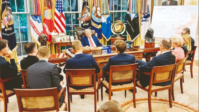 Trump’tan Oval Ofis pozu: Avrupa’yı hizaya getirdi