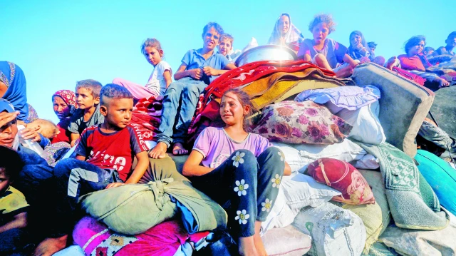 El-Mevasi’de açıkta uyuyorlar