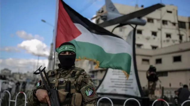 Filistinli direniş grupları Gazze kentinde İsrail askerlerini ve araçlarını hedef aldı