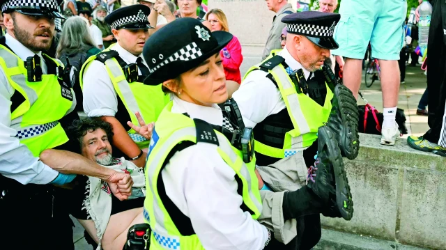 İngiltere’de ‘soykırım’ karşıtlarına sert müdahale