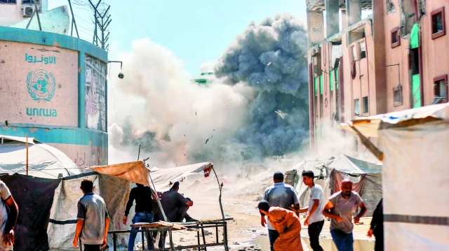 İsrail sürgün için hedef alıyor: Stratejik binaları vuruyor