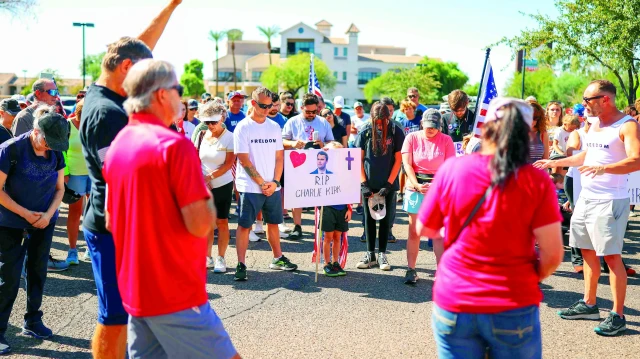 Kirk için stadyumda tören