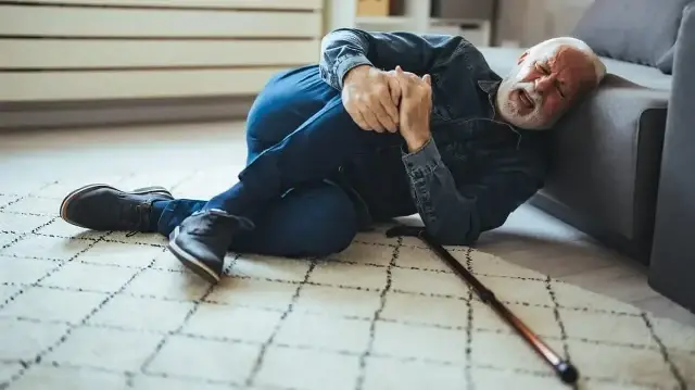 Yaşlı bireylerin düşmesi ciddi yaralanmalara yol açabiliyor