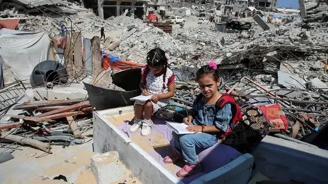 Gazze’de yaklaşık 300 bin öğrenci iki yıl aradan sonra eğitime yeniden başlıyor